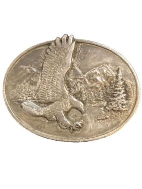 Siskiyou oval metal belt buckle with eagle. Vintage 1982.